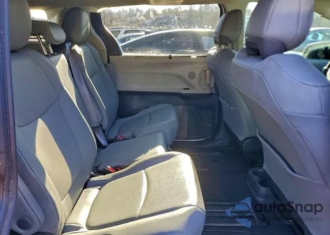 2024 Toyota Sienna Xle z USA, uszkodzony, nr VIN 5TDYRKECXRS206704